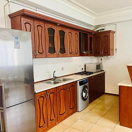 Republic Square Apartment Ереван Экстерьер фото