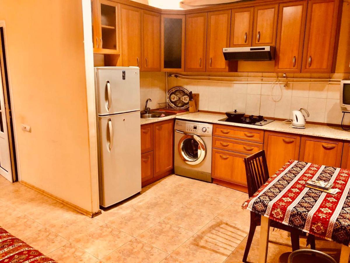 Republic Square Apartment Ереван Экстерьер фото