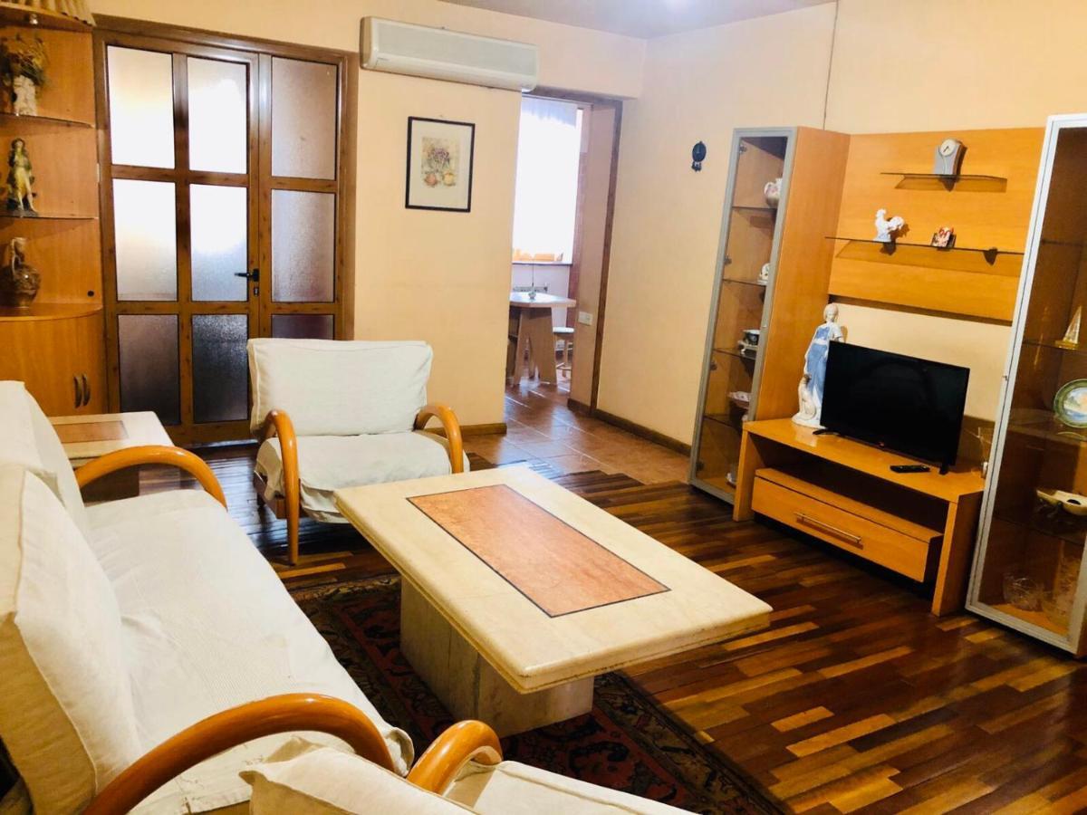 Republic Square Apartment Ереван Экстерьер фото